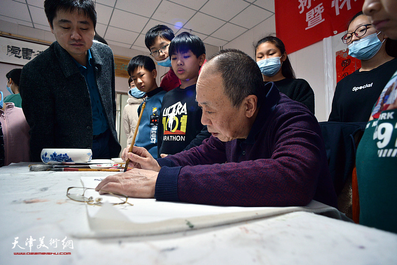 著名画家王冠惠做客怀德书院“孙其峰艺术研究院公益讲堂”