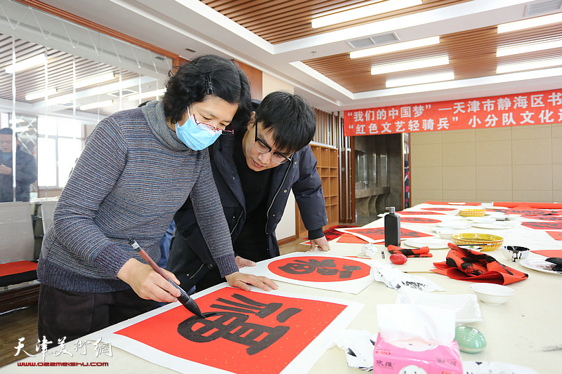 天津画院新时代红色文艺轻骑兵小分队文化进万家活动走进静海