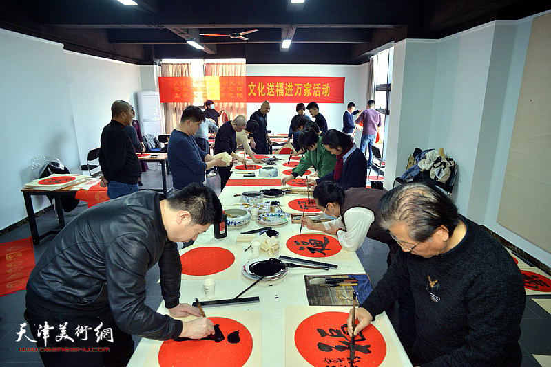 天津市书画艺术研究会花鸟画艺术研究院“文艺先锋队”文化进万家在西姜井举行