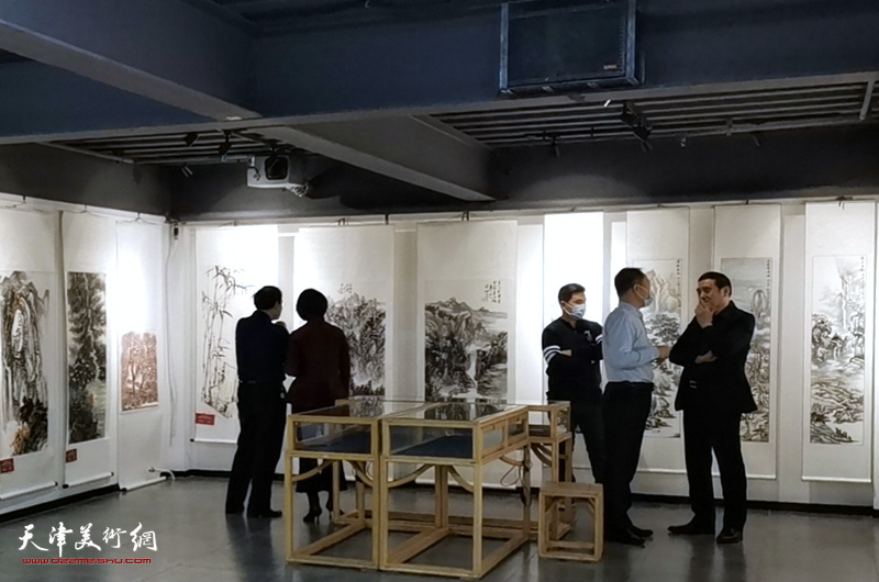 “新时代新风韵”迎新春优秀美术作品展现场。