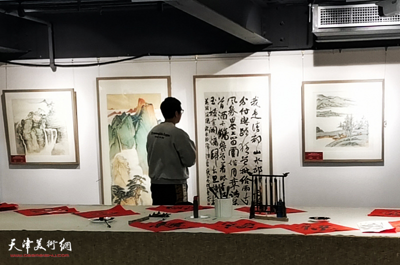 “新时代新风韵”迎新春优秀美术作品展现场。