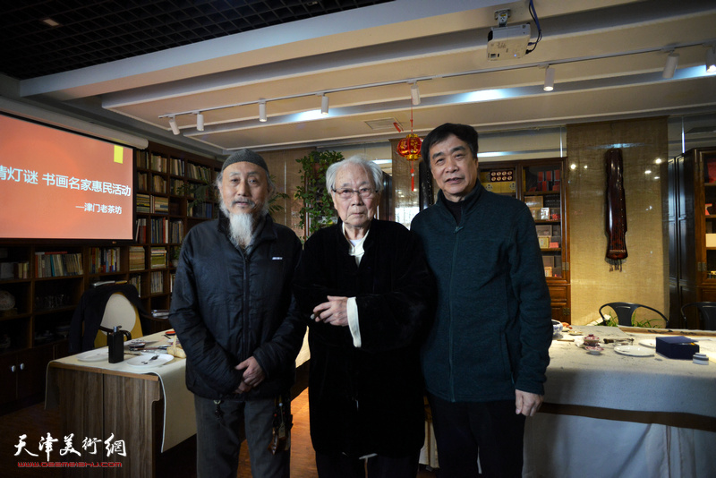 华非、刘栋、姜维群在书画名家惠民活动现场。