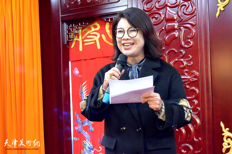 天津铁路文化宫主任李璐主持挂牌仪式。