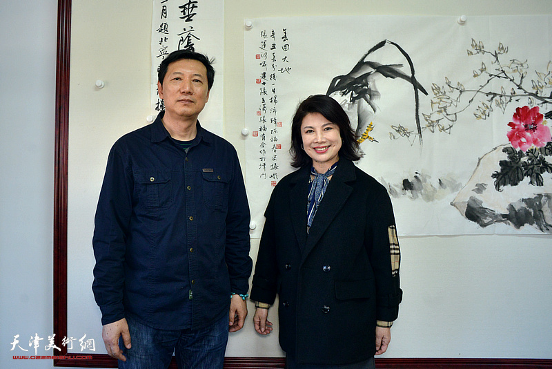 张福有、李璐在天津铁路文化宫创作现场。