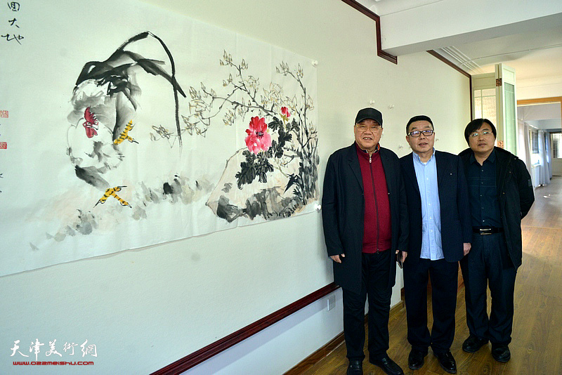 金志毅、张维、冯钢在天津铁路文化宫现场创作。 