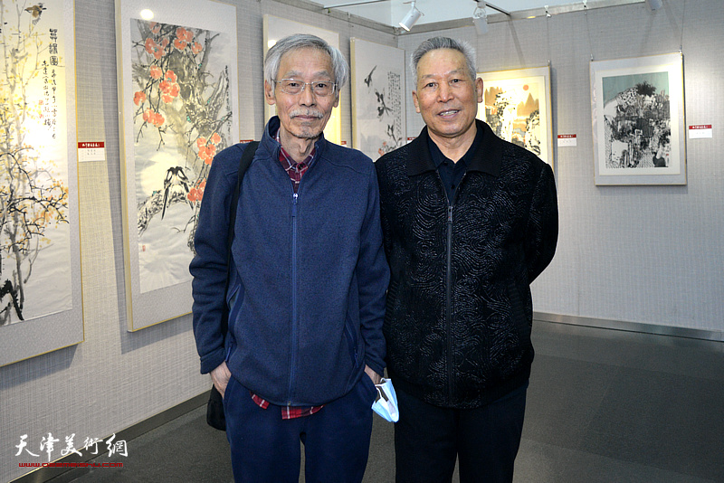 姚景卿、刘传光在画展现场。
