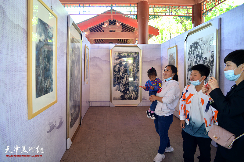 著名山水画家陈钢的60幅山水画作品“五一”亮相水上公园简界书画院。