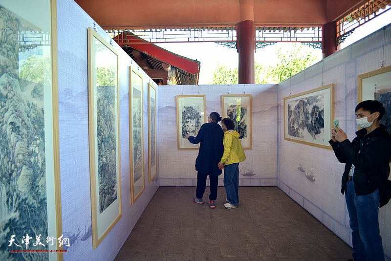 著名山水画家陈钢的60幅山水画作品“五一”亮相水上公园简界书画院。
