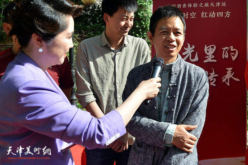 参加活动的书画家杨海涛畅谈创作体会。