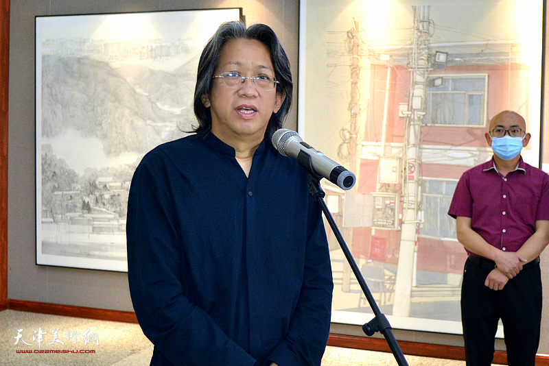 天津美术家协会副主席、天津人民美术出版社总编辑李毅峰致辞。