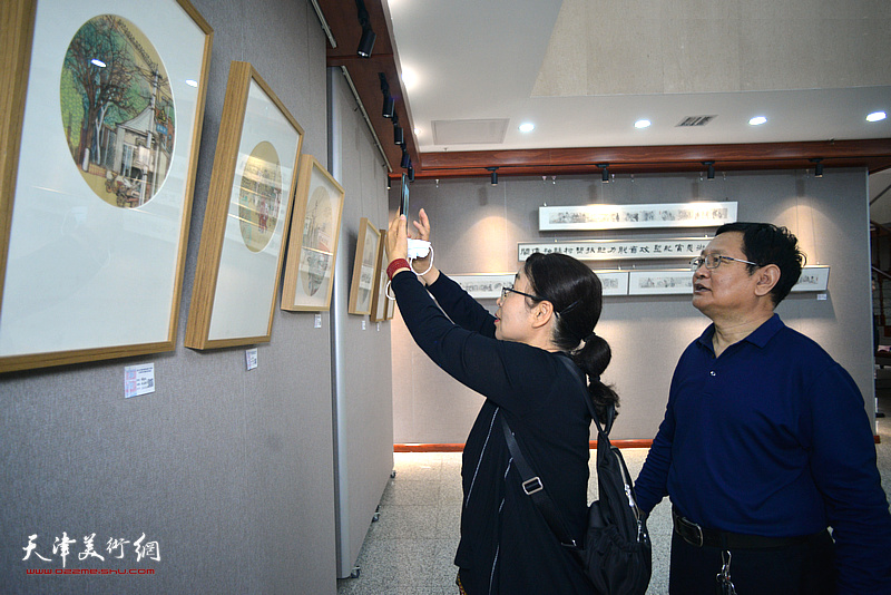 阚传好百幅驻村帮扶纪实美术作品巡展第三站在西青区文化中心开展。