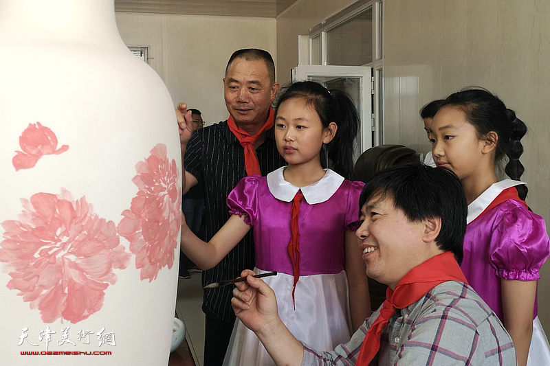 教育部中华优秀传统文化中国书画传承基地走入芦新河村