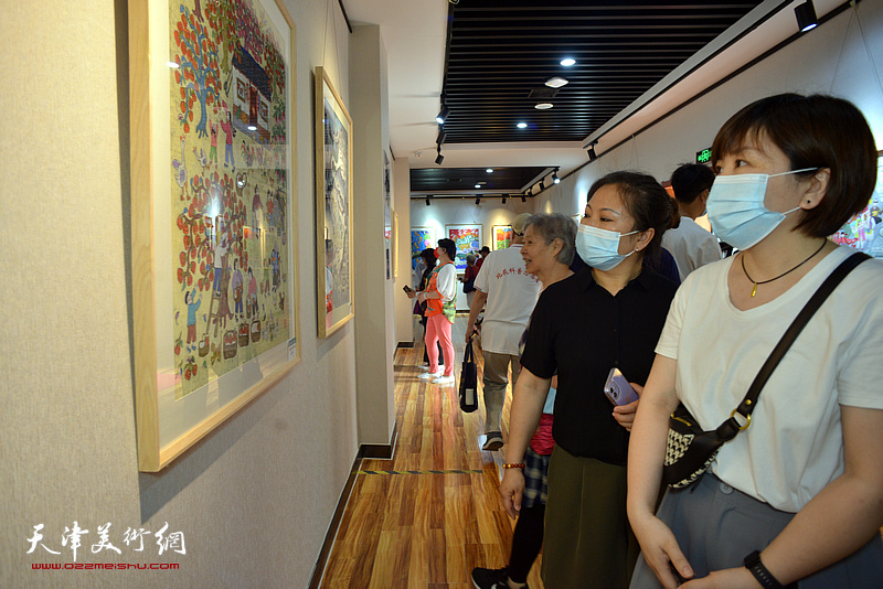 “百名农民画家礼赞百年华诞”——天津市北辰区第22届农民画展现场。