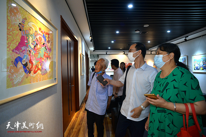 “百名农民画家礼赞百年华诞”——天津市北辰区第22届农民画展现场。