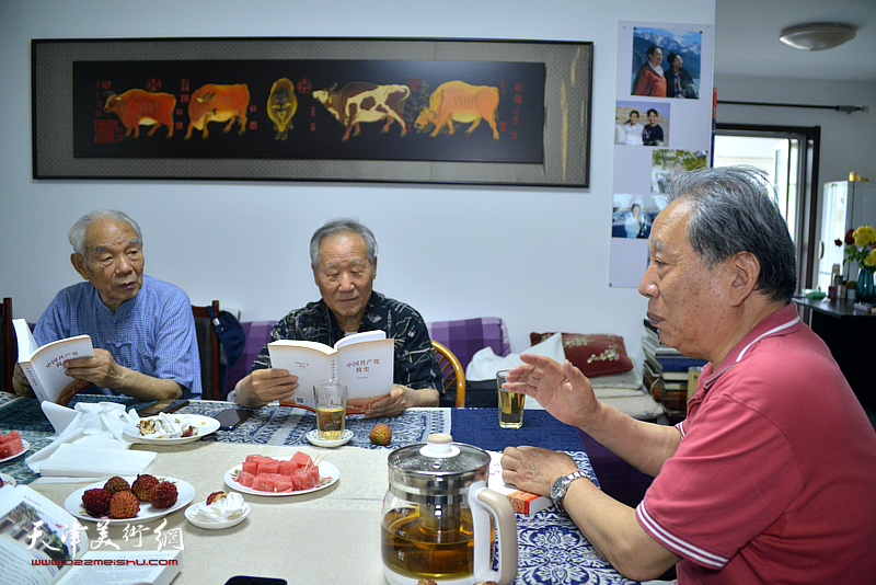 纪振民、姬俊尧、霍然在学习党史活动现场。
