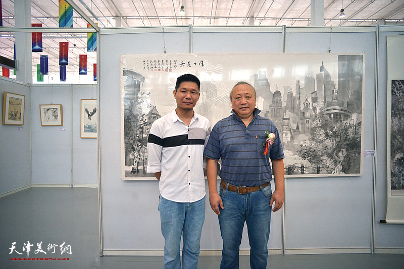 朱志刚、郑伟在展览现场。