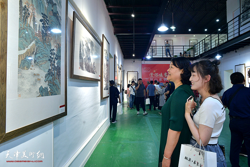 三见山水书画院首届院展现场。