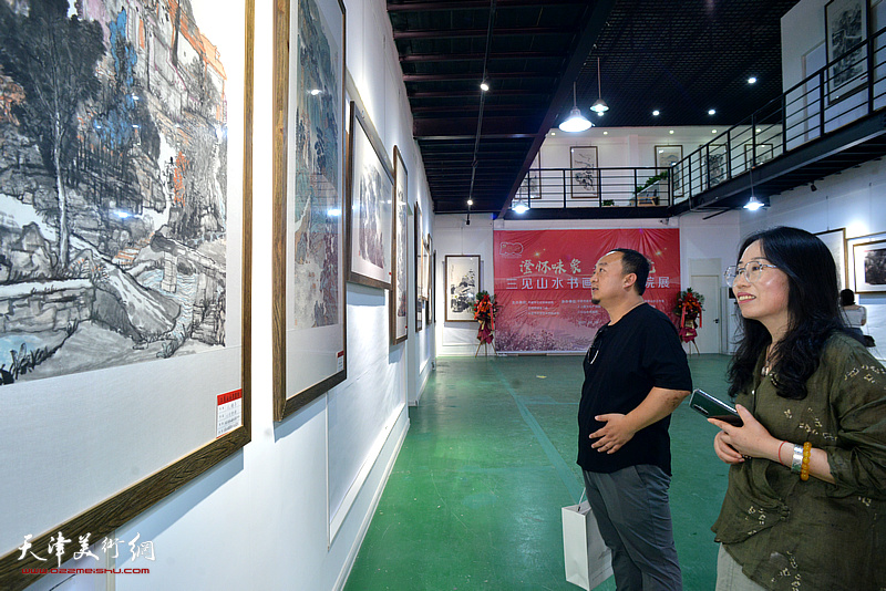 三见山水书画院首届院展现场。