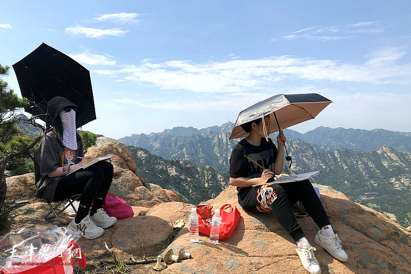 三见山水书画院书画家到抗日战争时期胶东革命老根据地之一大泽山采风写生。