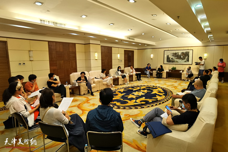 市群艺馆举办“天津市群文系统美术书法专业干部培训”。 