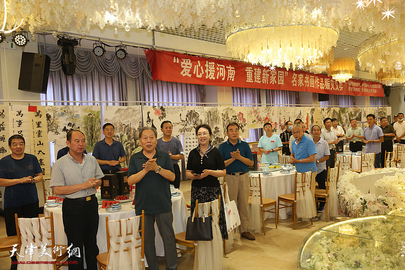 天津长城书画院、中国扬州八怪研究院天津院名家作品赈灾义卖活动在津举行