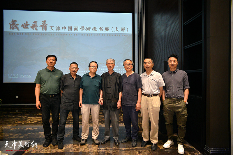 左起：张福有、杨沛璋、郝兴义、杨德树、陈福春、喻建十、李旺在展览开幕仪式现场。