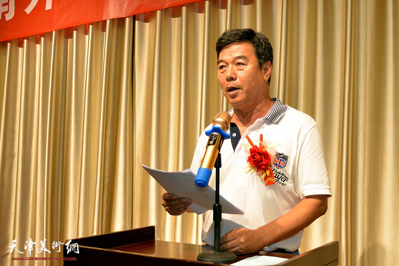 揭牌仪式由天津南开画院秘书长，天津市花卉盆景协会副会长陆冠津主持。