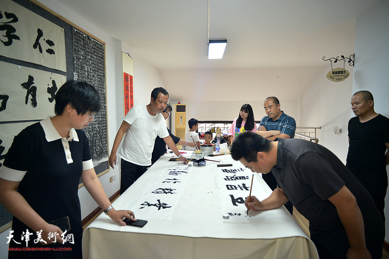 沈强在仁学书院开笔。