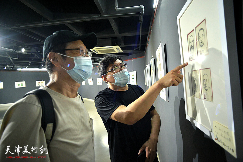 “津彩·明信片漂流记”文化创意展在天津群艺馆举办。