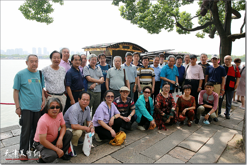 天津书画名家上海展后赴嘉兴南湖开启红色之旅