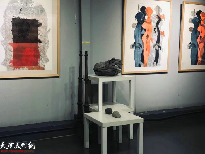 嘎玛·多吉次仁（吾要）版画展将在汉沽国际版画藏书票收藏馆开幕，图为展览现场。