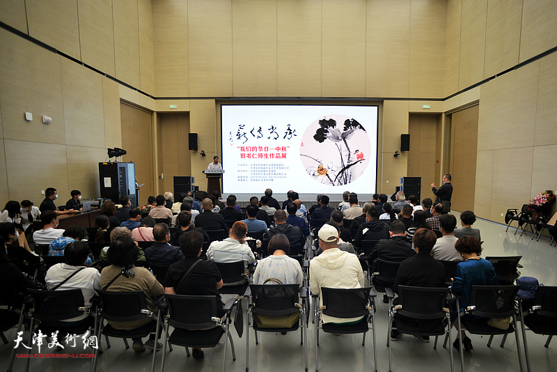 郭郭书仁师生书画展在滨海新区文化中心开幕现场。