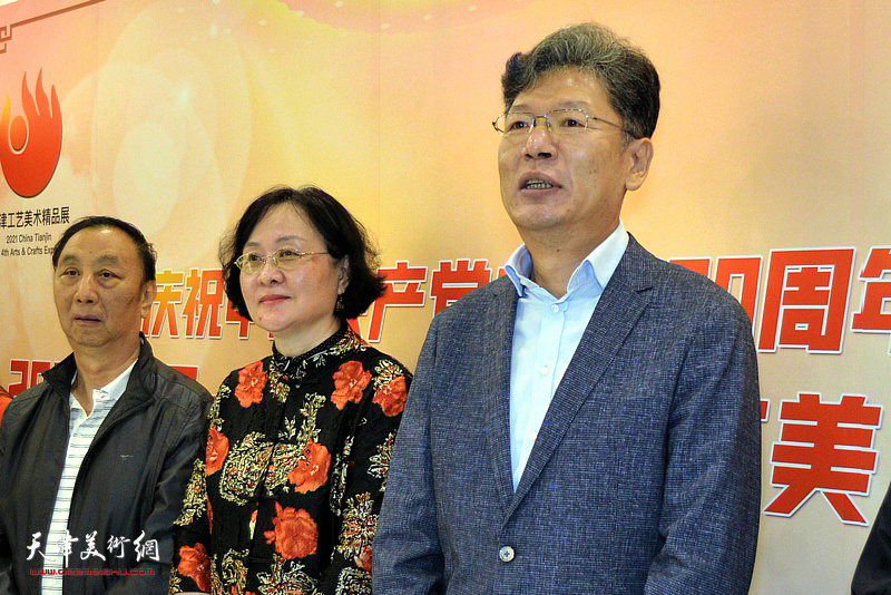 天津市渤海轻工投资集团有限公司党委书记、董事长张世新讲话并宣布开幕。