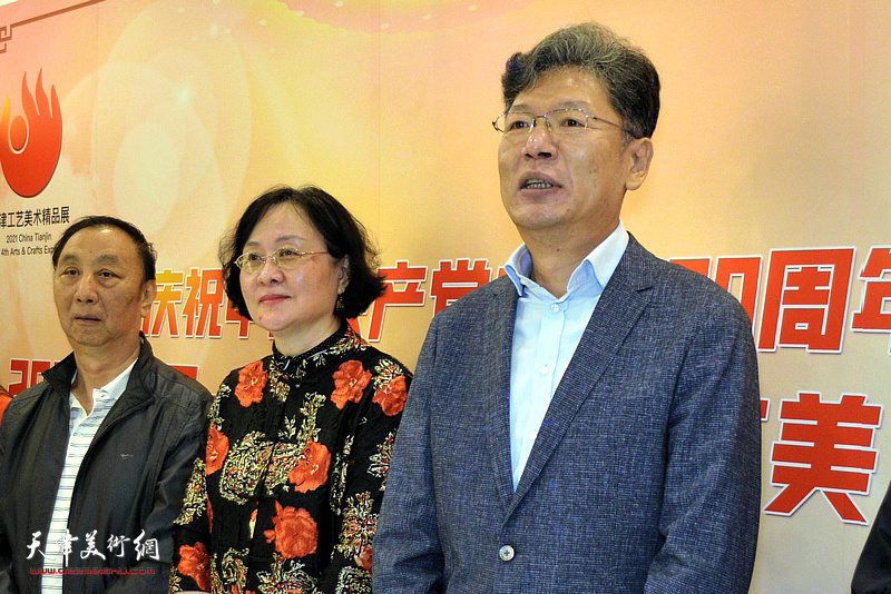 天津市渤海轻工投资集团有限公司党委书记、董事长张世新讲话并宣布开幕。