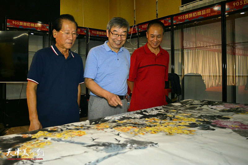左起：吕宝珠、时景林、王景奎在活动现场。
