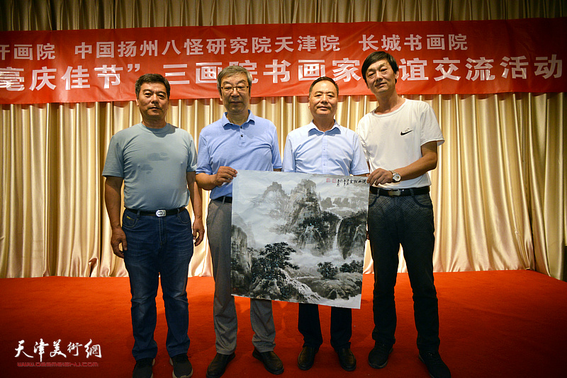 左起：陆冠津、时景林、邢立宏、徐庆荣在活动现场。