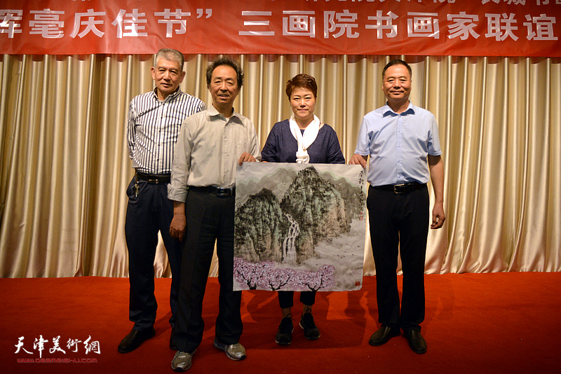 左起：吴士江、王东生、高琴、邢立宏在活动现场。