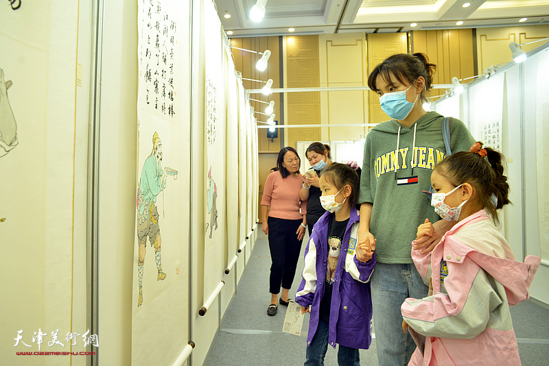 许琨、王允主题书画展十一黄金周期间在天津民族文化宫举行。