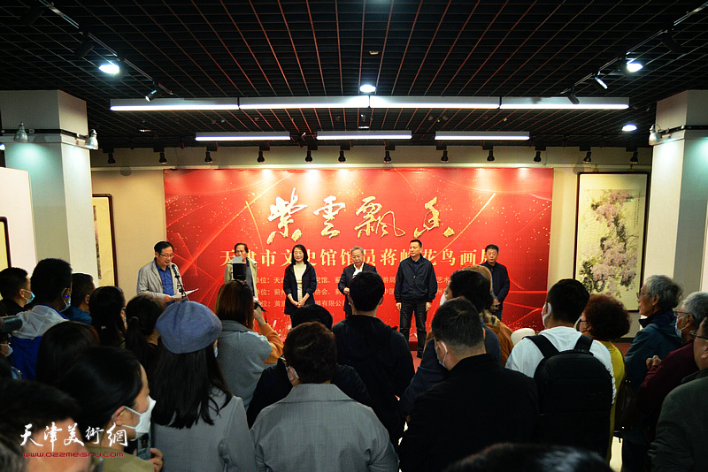 “紫云飘香——天津市文史馆馆员蒋峰花鸟画展”10月14日在蓟州美术馆开幕。