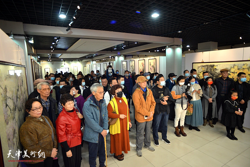 “紫云飘香——天津市文史馆馆员蒋峰花鸟画展”开幕仪式现场。