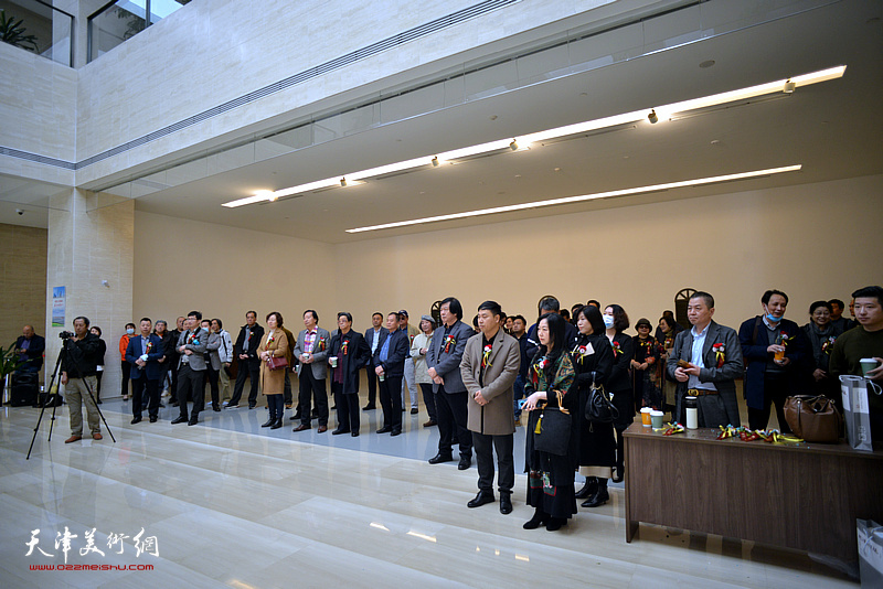 百年辉煌—庆祝中国共产党建党100周年天津湖社美术家作品展在滨海美术馆开幕