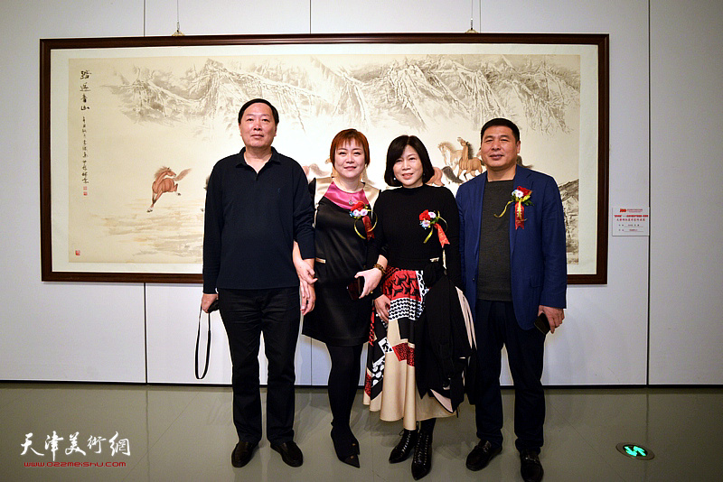 左起：王晖、李澜、李书敏、陈明权在向中林、李澜合作《踏遍青山》前。
