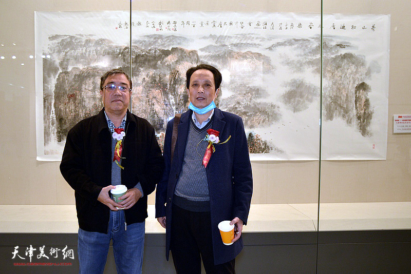 左起：刘绍斌、杨永茂在孙长康、杨永茂、刘绍斌合作的《万山红遍 层林尽染》
