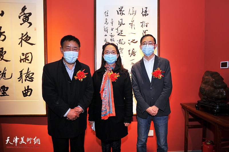 左起：袁卫平、卢永琇、李传凤在活动现场。