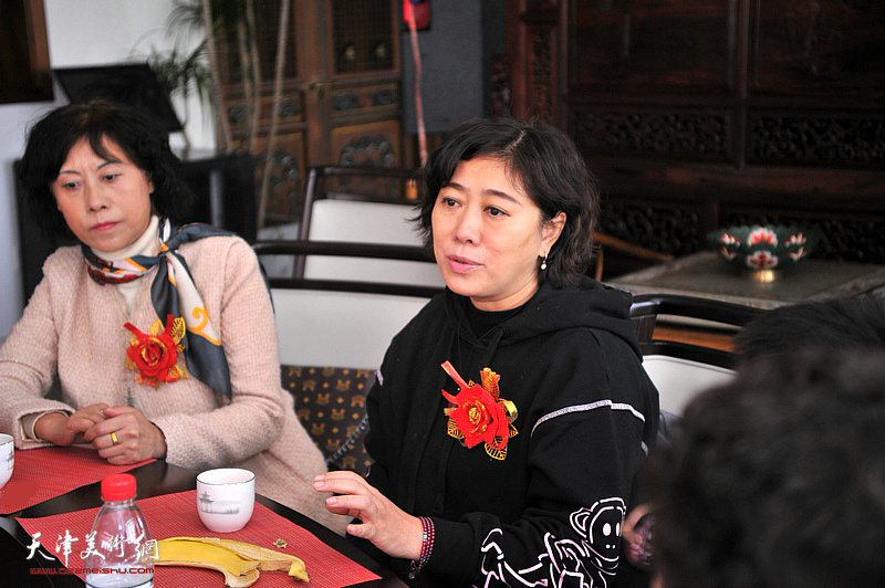 张海莹老师在“青少年书画教育与发展论坛”发言。