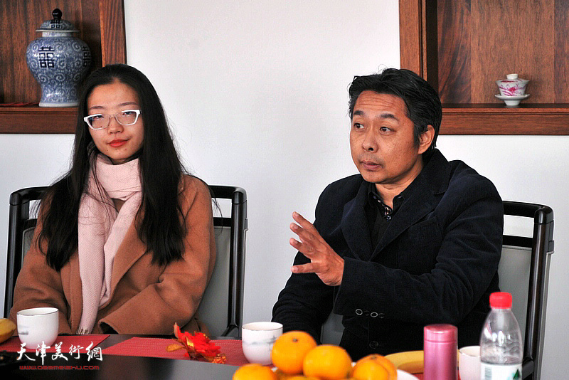 秦晓明老师在“青少年书画教育与发展论坛”发言。