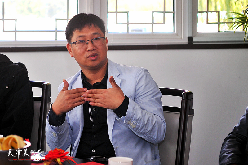 刘金伟老师在“青少年书画教育与发展论坛”发言。