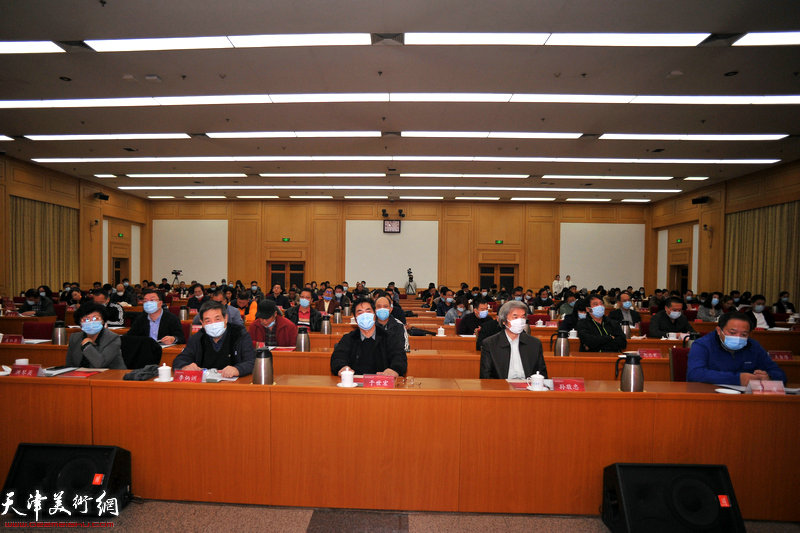 天津市工艺美术学会第八次会员代表大会会议现场。