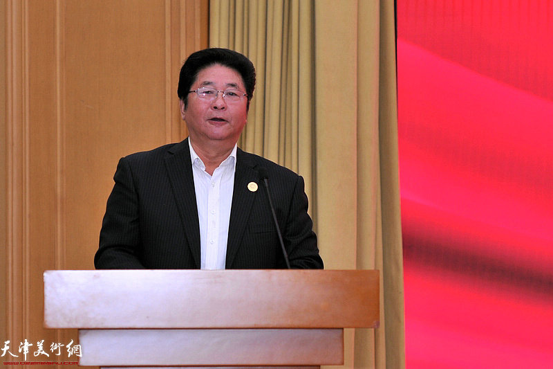 上届理事会理事长张国华做关于第七届理事会工作报告。