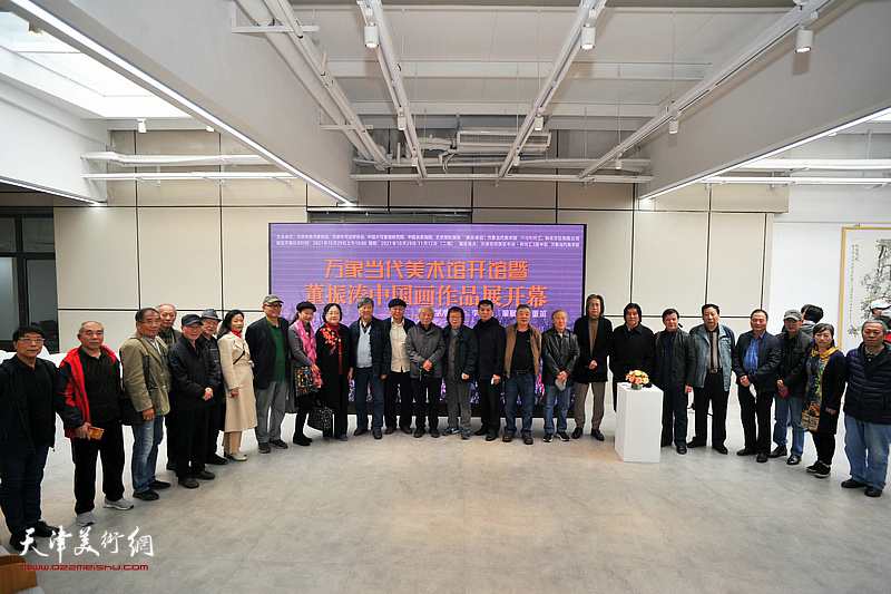 “独步八荒——董振涛中国画作品展”在天津中冶和悦汇万象当代美术馆开幕。
